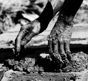 Moulding_the_earth_-Julien_Harneis_adapt