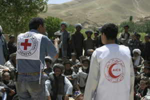 Ayuda humanitaria, Afganistán - Provincia de Faryab, Afganistán. Asistencia a familias cuyos hogares y pertenencias fueron destruidos por una devastadora inundación. La ayuda fue otorgada en forma conjunta por el CICR y la Media Luna Roja Afgana.