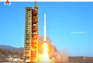 Captura de imagen del lanzamiento del satélite Kwangmyongsong-4 (7/2/2016). Fuente: Korean Central Television (KCTV).