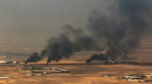 Humo sobre la ciudad de N&iacute;nive, cerca de Mosul, este lunes. SAFIN HAMED AFP